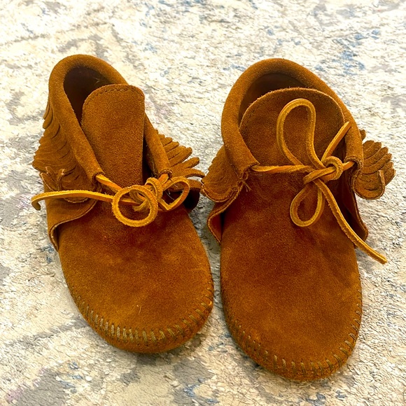 Minnetonka moccasins- sz 13 - Picture 1 of 5